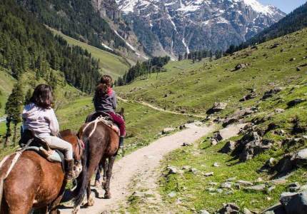 Chandigarh to Jammu, Srinagar, Gulmarg, Pahalgam & Amritsar – 6-Day Adventure